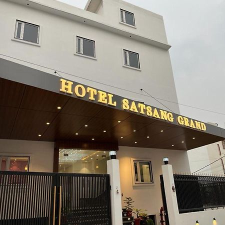 Hotel Satsang Grand Waranasi Zewnętrze zdjęcie