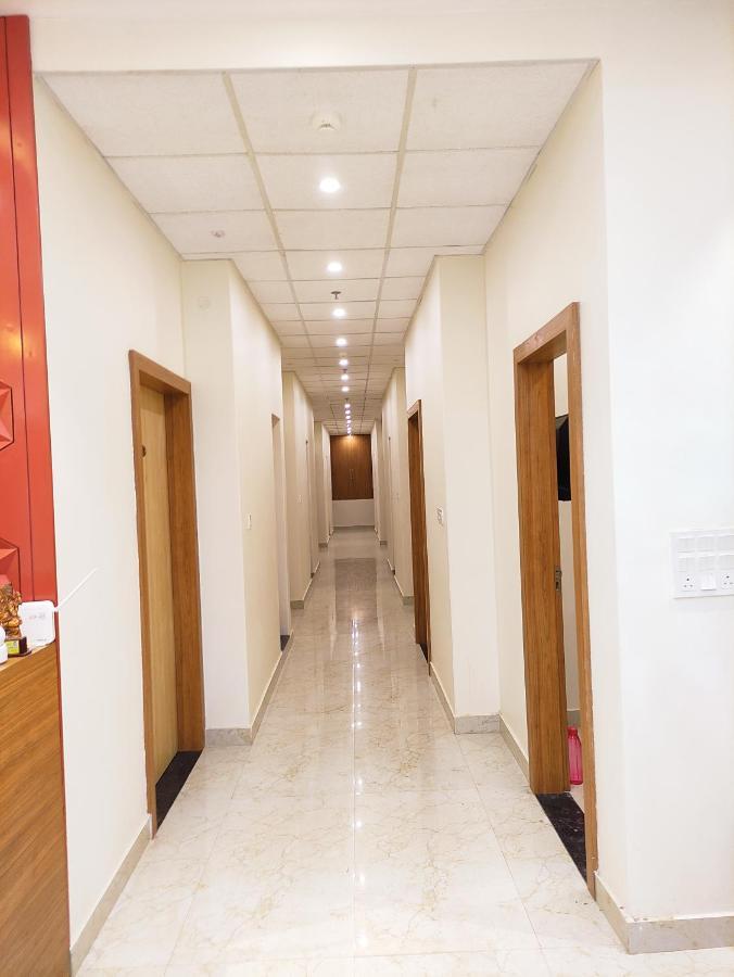 Hotel Satsang Grand Waranasi Zewnętrze zdjęcie