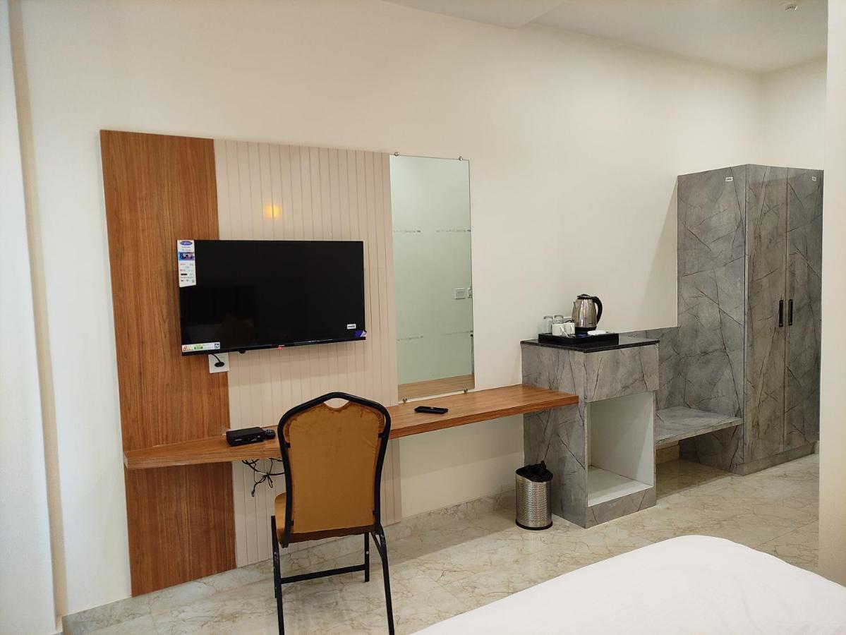 Hotel Satsang Grand Waranasi Zewnętrze zdjęcie