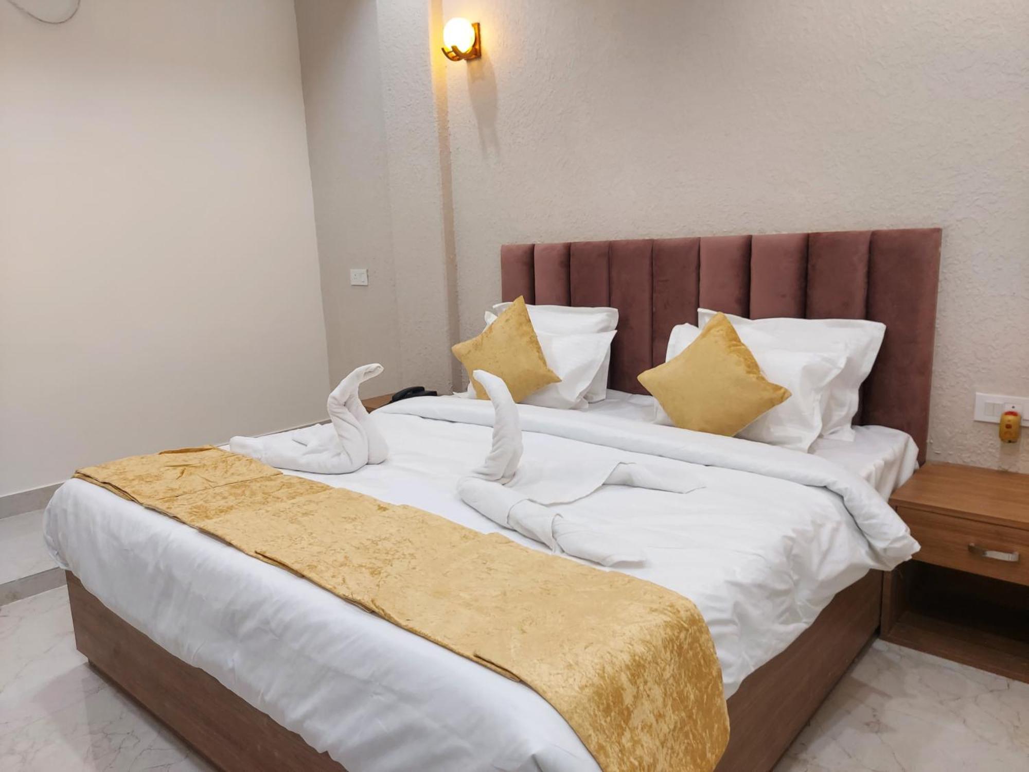 Hotel Satsang Grand Waranasi Zewnętrze zdjęcie