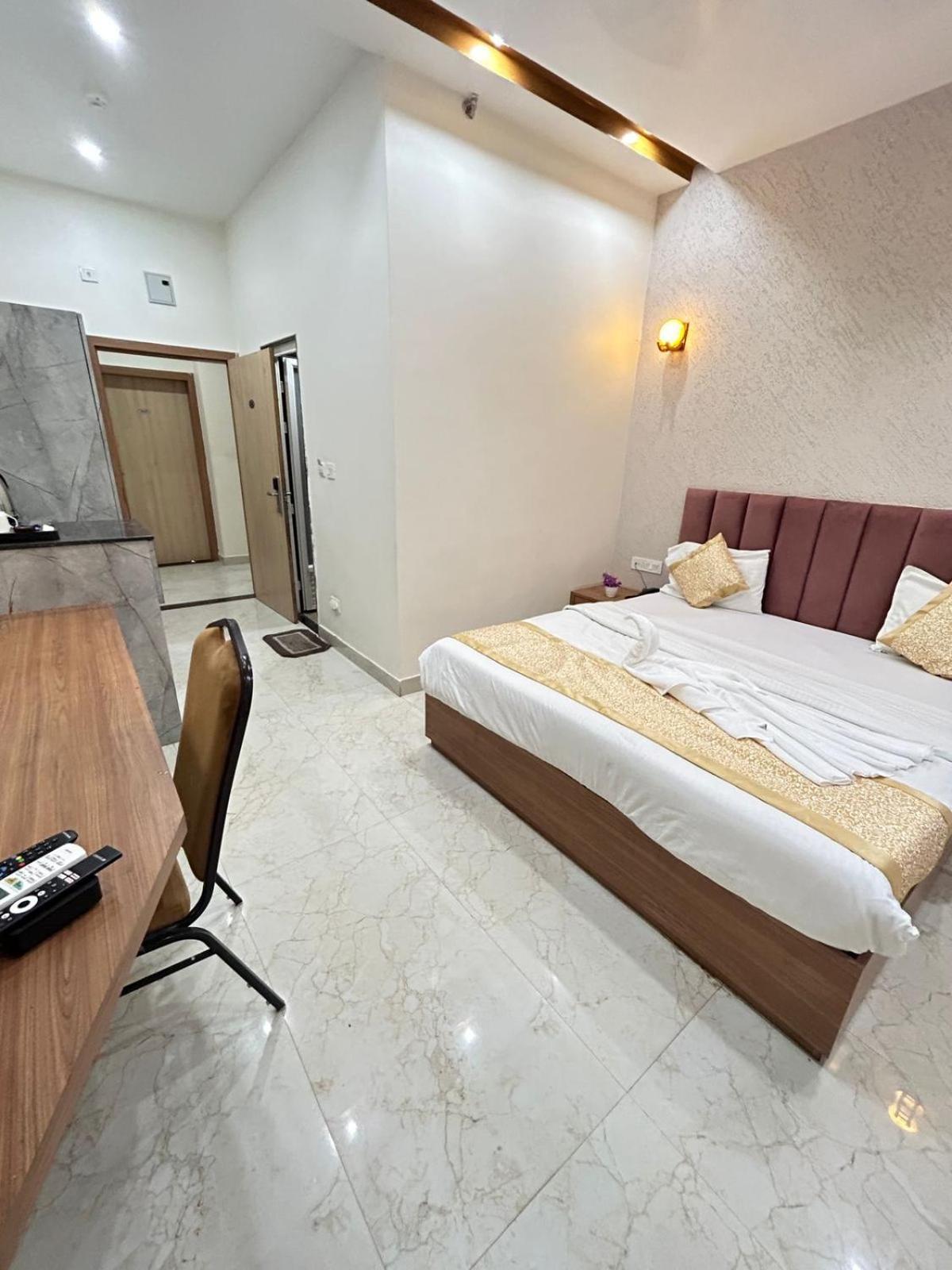 Hotel Satsang Grand Waranasi Zewnętrze zdjęcie
