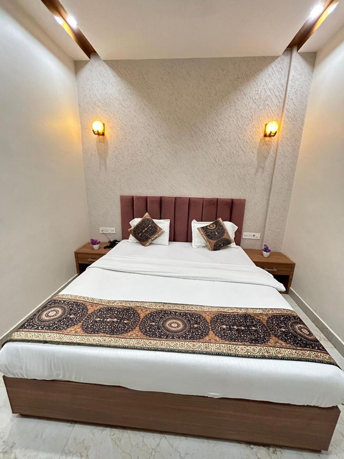 Hotel Satsang Grand Waranasi Zewnętrze zdjęcie