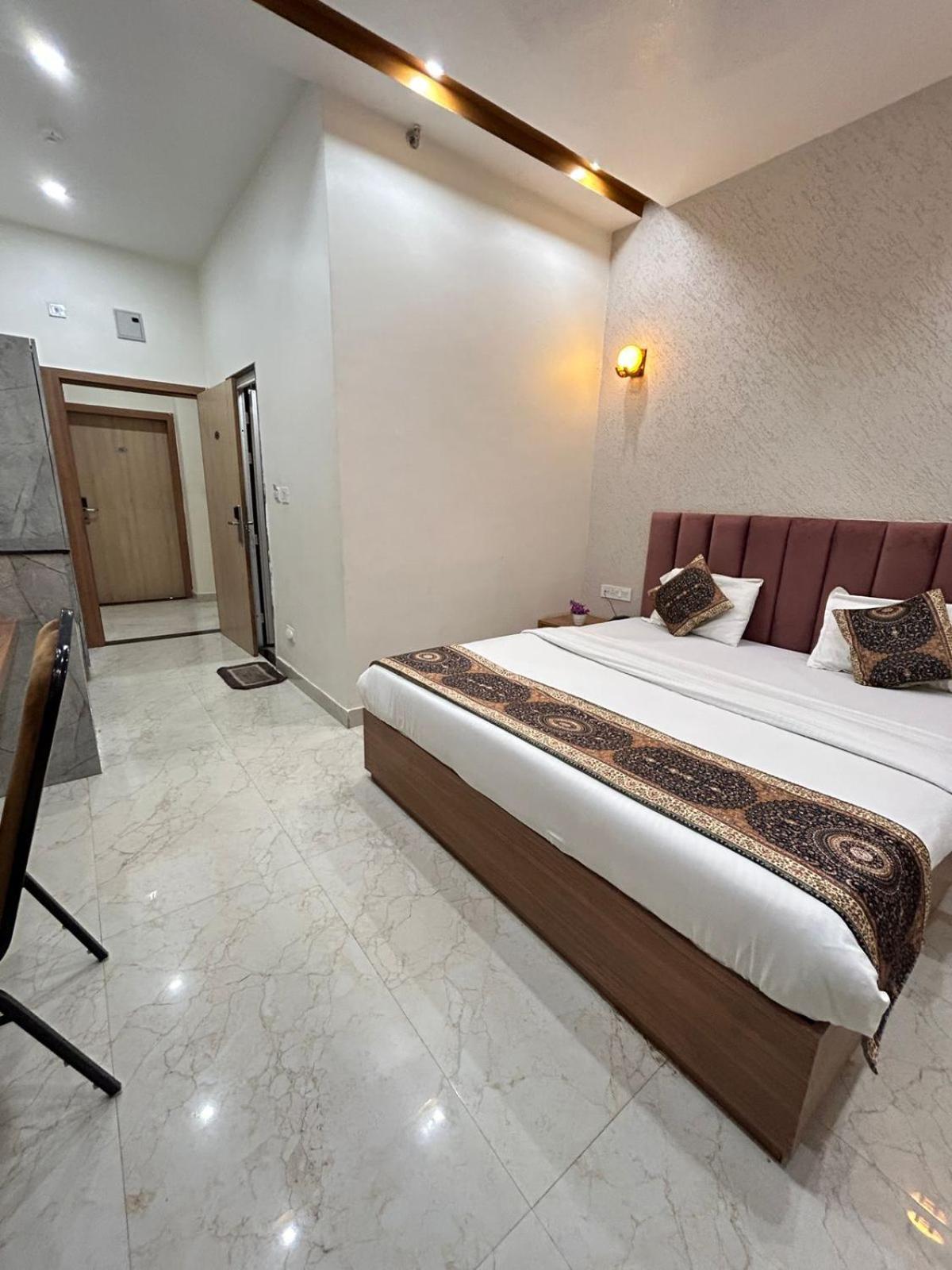 Hotel Satsang Grand Waranasi Zewnętrze zdjęcie